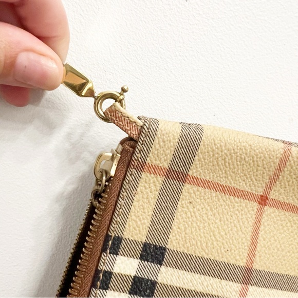 Burberry Vintage Mini Purse - Picture 9 of 13